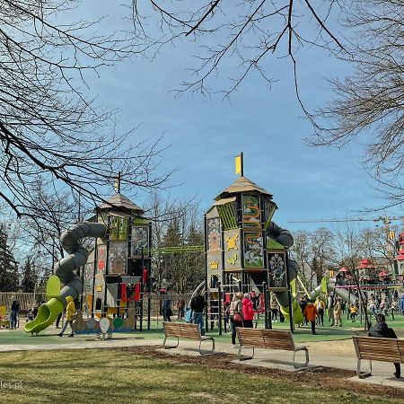Juna - Nowoczesny Apartament W Centrum Z Widokiem Na Park Pruszków Kültér fotó