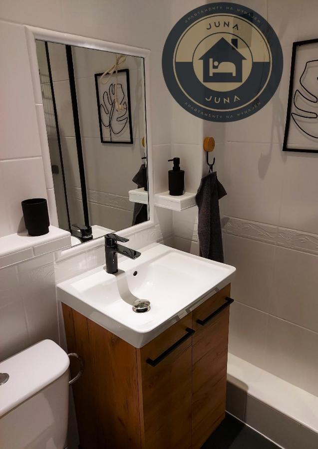 Juna - Nowoczesny Apartament W Centrum Z Widokiem Na Park Pruszków Kültér fotó