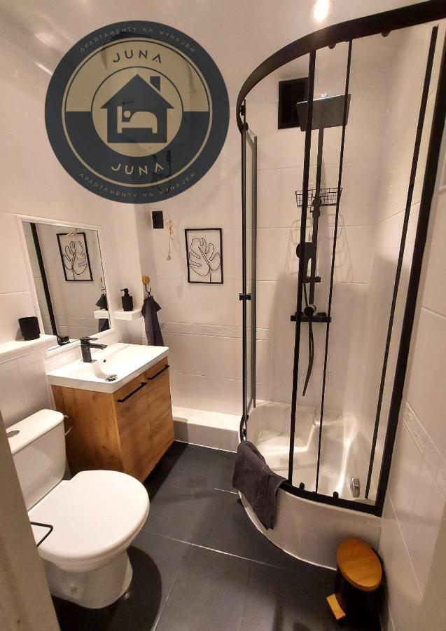 Juna - Nowoczesny Apartament W Centrum Z Widokiem Na Park Pruszków Kültér fotó