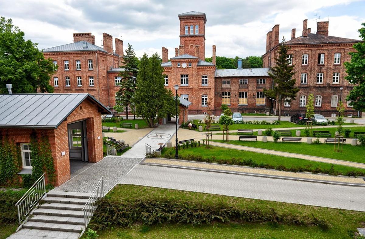 Juna - Nowoczesny Apartament W Centrum Z Widokiem Na Park Pruszków Kültér fotó