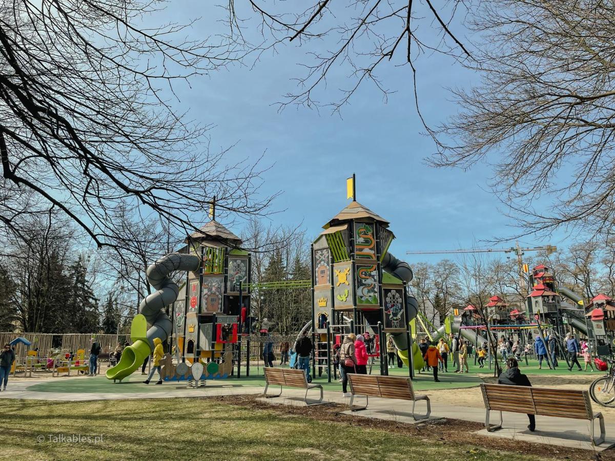 Juna - Nowoczesny Apartament W Centrum Z Widokiem Na Park Pruszków Kültér fotó