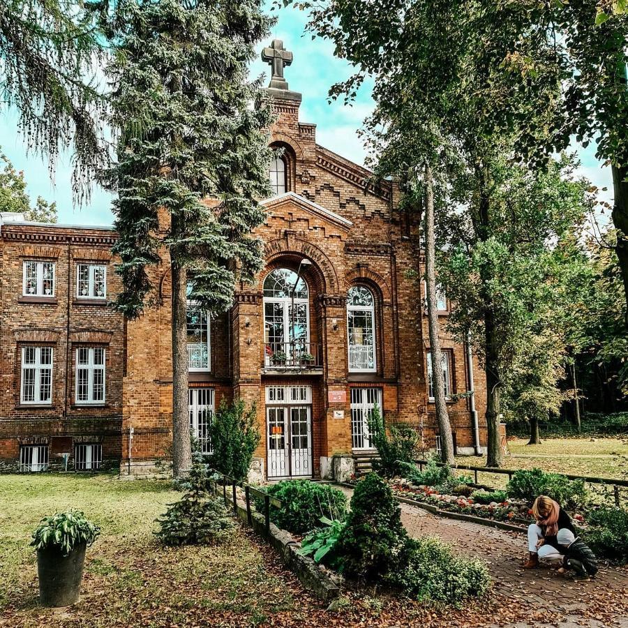Juna - Nowoczesny Apartament W Centrum Z Widokiem Na Park Pruszków Kültér fotó
