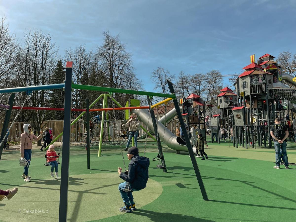 Juna - Nowoczesny Apartament W Centrum Z Widokiem Na Park Pruszków Kültér fotó