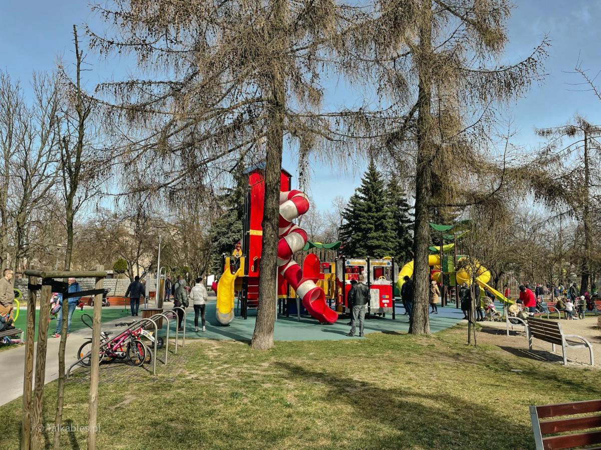 Juna - Nowoczesny Apartament W Centrum Z Widokiem Na Park Pruszków Kültér fotó